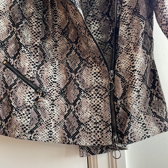 JOSEPH RIBKOFF light weight 3/4 inch sleeve jacket-Size 10 - Picture 8 of 12